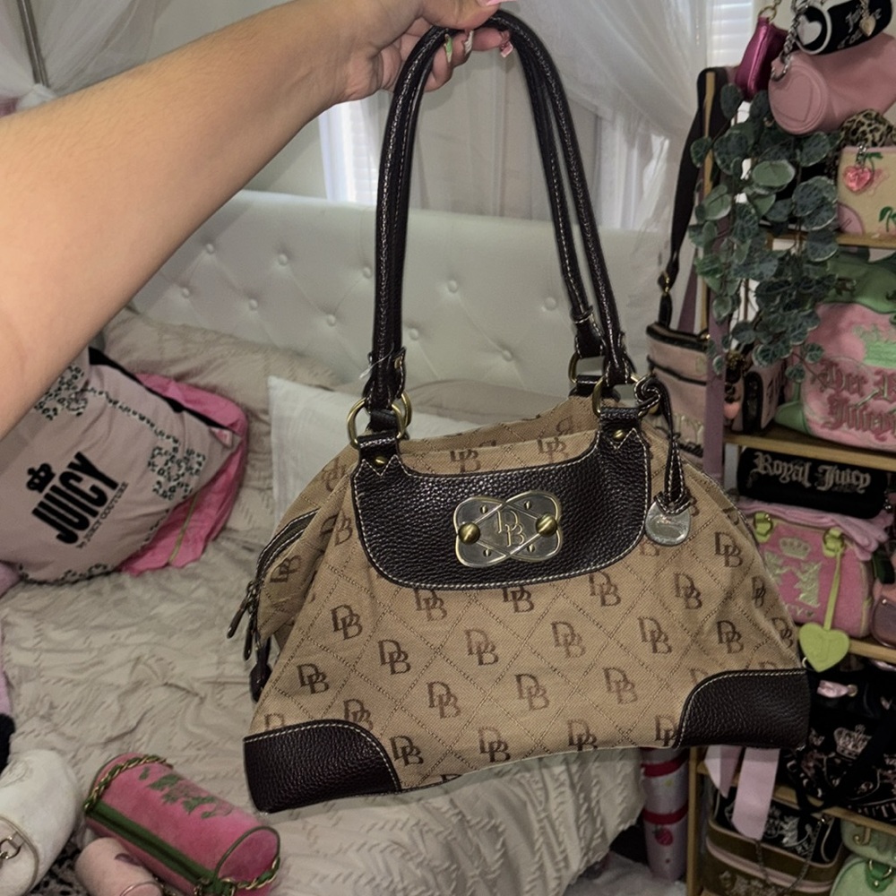 Dooney and Bourke tote bag - Picture 2 of 6